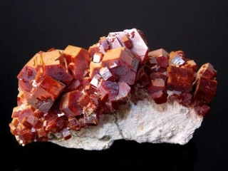 Vanadinit - Mibladen, Midelt Province, Maroko